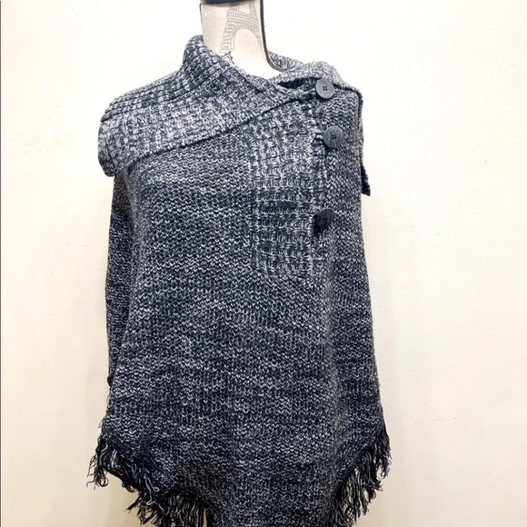 Le Chateau Women’s Fringed Knit Poncho Tweed Black Grey S-M - Picture 2 of 10